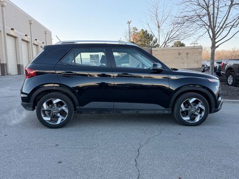 Used 2024 Hyundai Venue SEL image 6