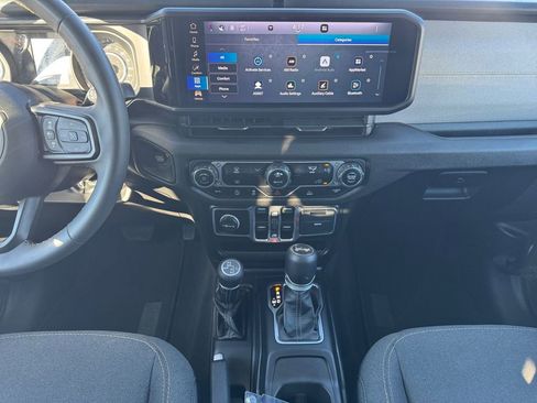 Used 2025 Jeep Wrangler Sport S image 11