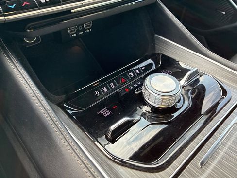 Used 2024 Jeep Wagoneer Series III image 14