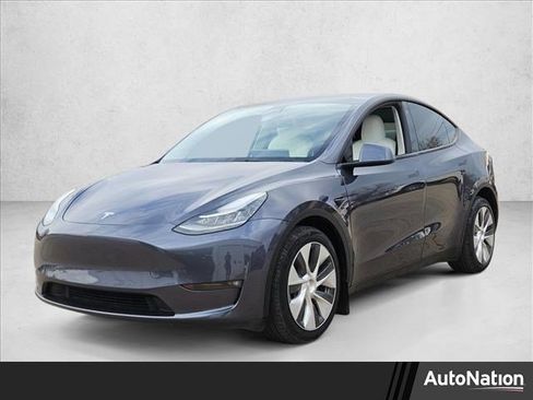 Used 2022 Tesla Model Y Long Range image 1