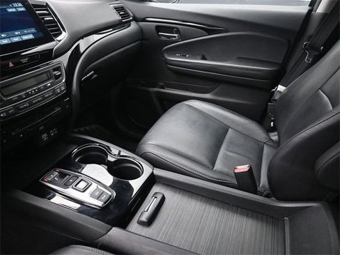 Used 2022 Honda Pilot Touring image 17