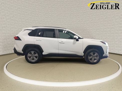 Used 2025 Toyota RAV4 XLE AWD/4WD image 4