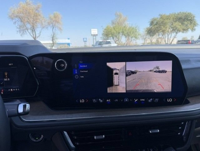 Used 2025 Chevrolet Suburban High Country AWD/4WD image 14