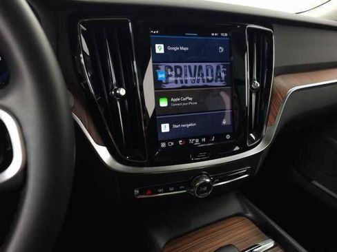 Used 2025 Volvo V60 B5 Cross Country Plus image 23