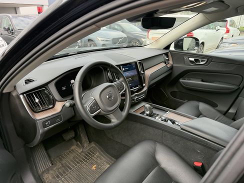 Certified 2022 Volvo XC60 B5 Momentum w/ Climate Package image 18