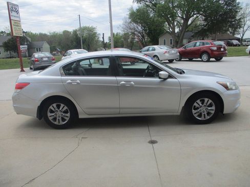 Used 2012 Honda Accord LX image 2