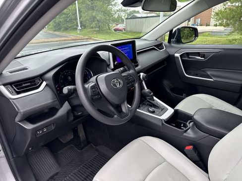 Used 2024 Toyota RAV4 XLE AWD/4WD image 11