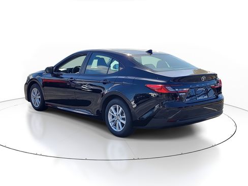 Used 2025 Toyota Camry LE image 5