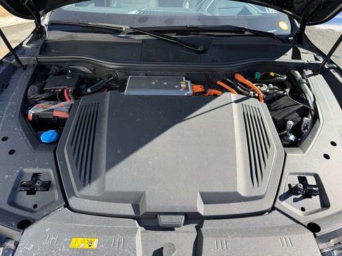 Used 2023 Audi e-tron Prestige w/ Prestige Package image 17