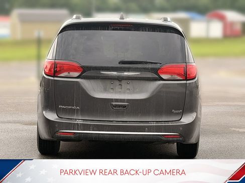 Used 2019 Chrysler Pacifica Touring-L FWD image 8