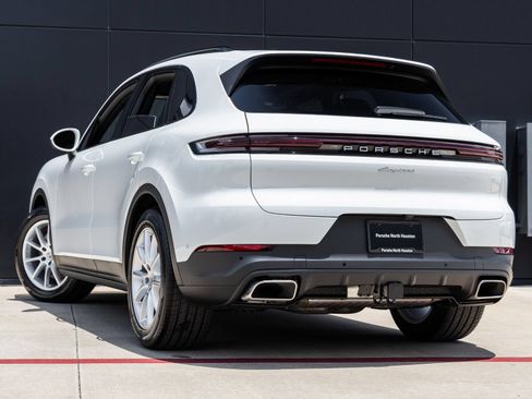 Certified 2025 Porsche Cayenne AWD/4WD image 3