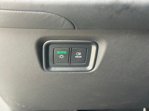 Certified 2025 Porsche Cayenne E-Hybrid AWD/4WD image 35