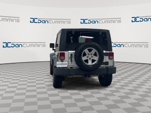 Used 2012 Jeep Wrangler Rubicon w/ Dual Top Group AWD/4WD image 7