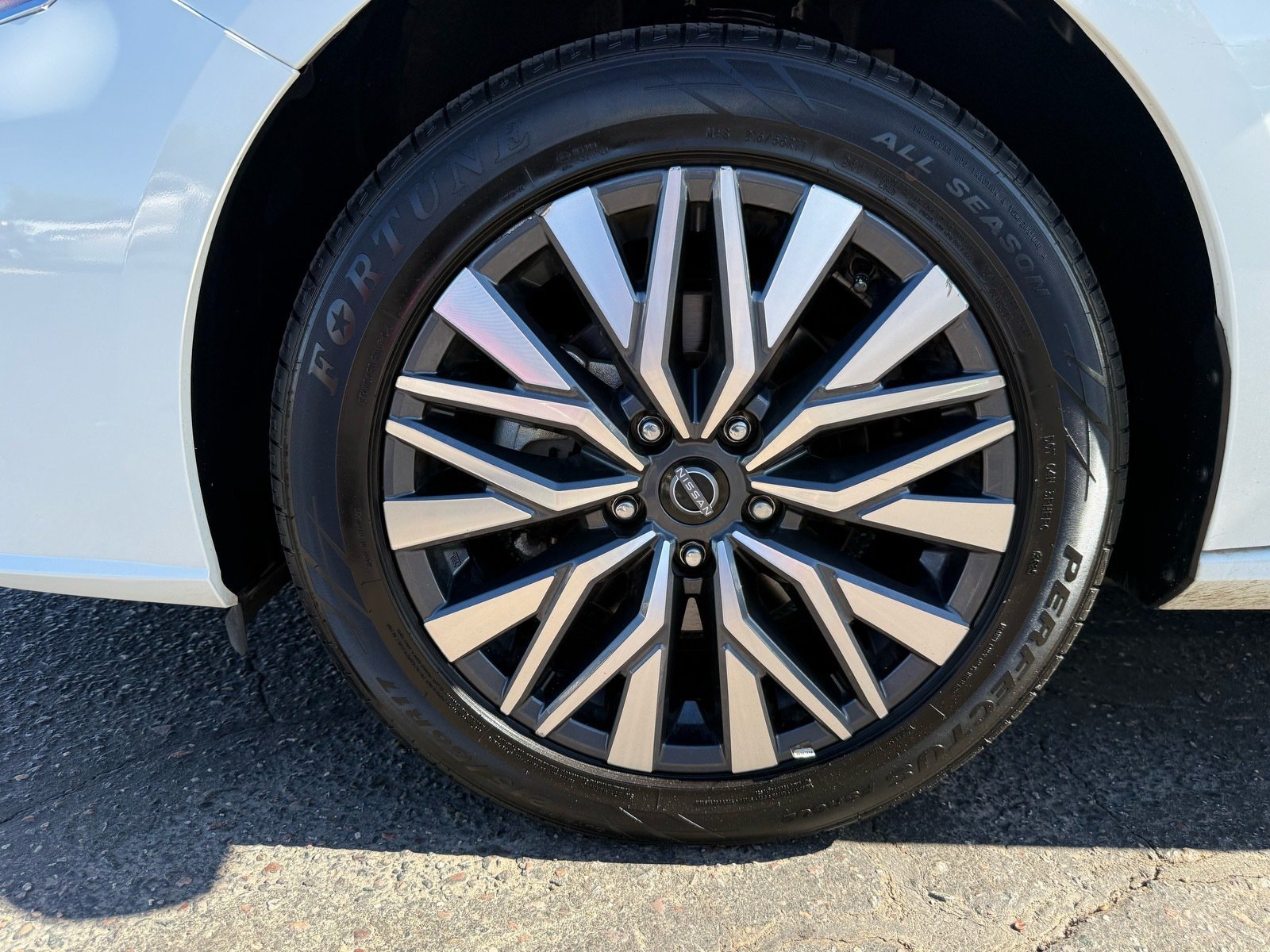 Used 2025 Nissan Altima 2.5 SV AWD/4WD image 11
