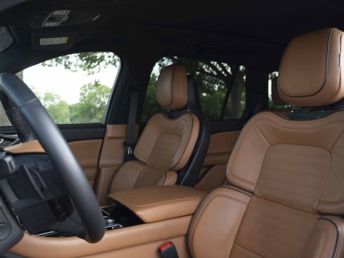 Used 2025 Lincoln Aviator Black Label AWD/4WD image 16