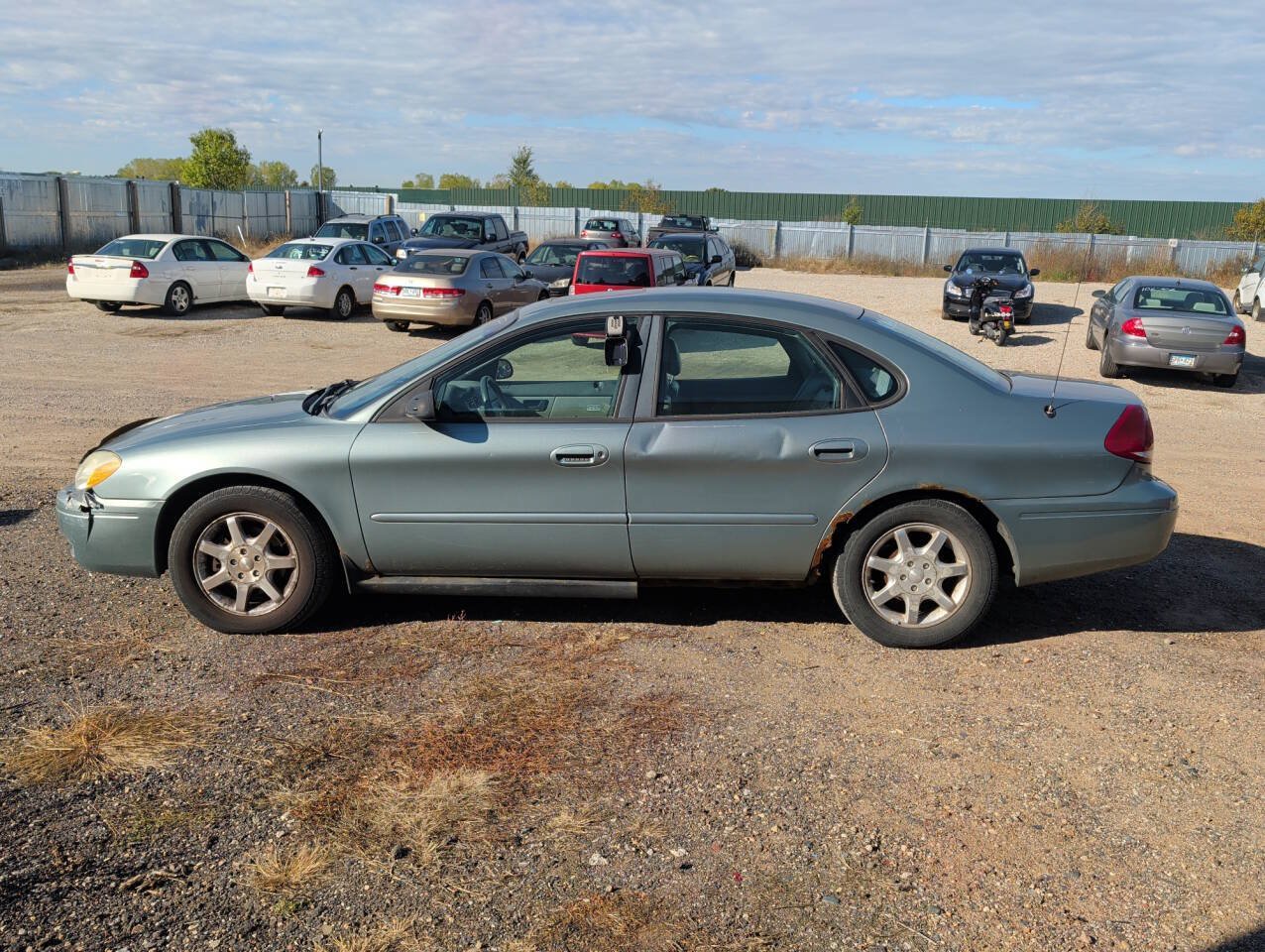 Used 2006 Ford Taurus SEL FWD image 2