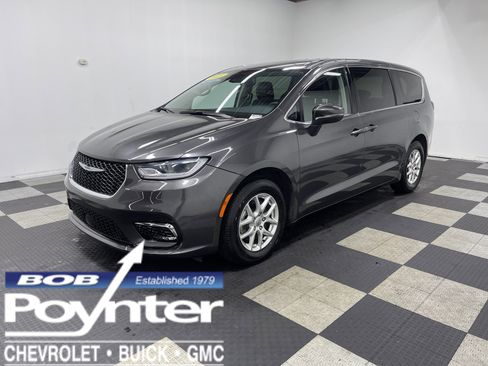 Used 2023 Chrysler Pacifica Touring-L image 1