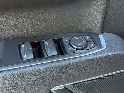 Certified 2025 GMC Sierra 1500 SLT image 9