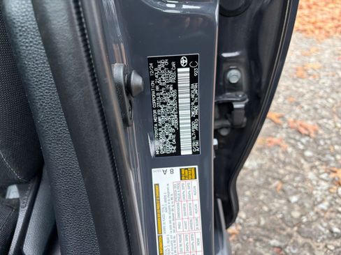 Used 2025 Toyota Corolla LE image 27