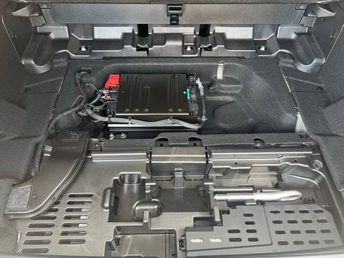 Certified 2025 Mercedes-Benz GLB 250 4MATIC image 28