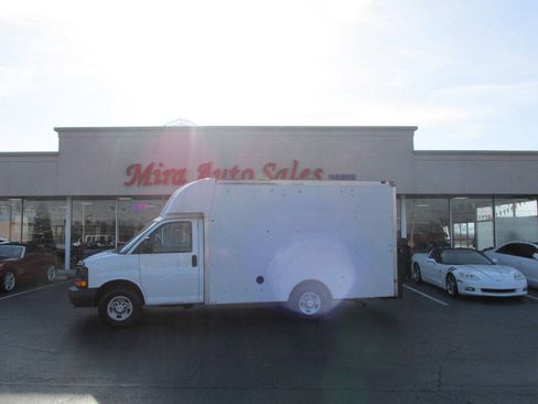 Used 2014 Chevrolet Express 3500 RWD image 2