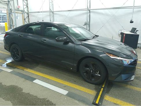 Used 2021 Hyundai Elantra SEL FWD image 2