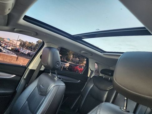 Used 2018 Cadillac XT5 Luxury w/ Driver Awareness Package FWD image 16