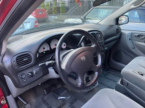 Used 2005 Dodge Grand Caravan SXT w/ Premium Group image 11