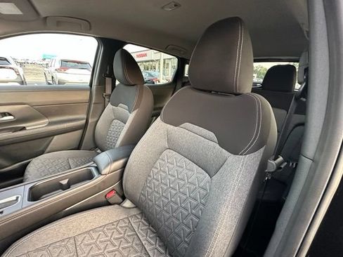 Used 2025 Nissan Kicks SV AWD/4WD image 22