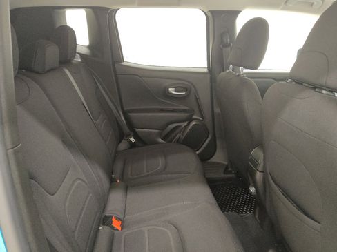 Used 2022 Jeep Renegade Latitude AWD/4WD image 19