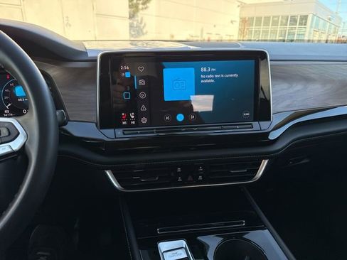 Used 2024 Volkswagen Atlas SE image 26