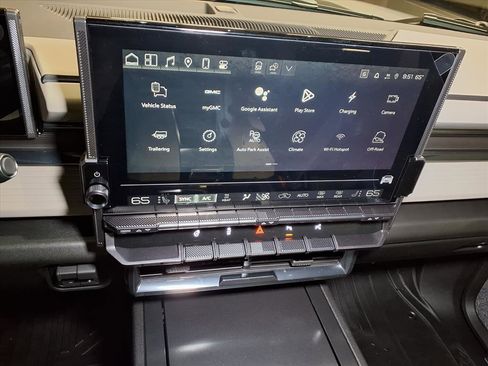 Used 2026 GMC Hummer EV SUV image 18