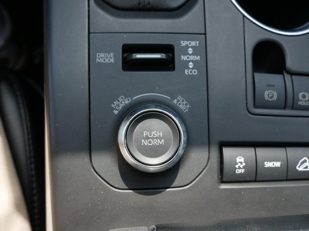 Used 2021 Toyota Highlander XSE AWD/4WD image 22