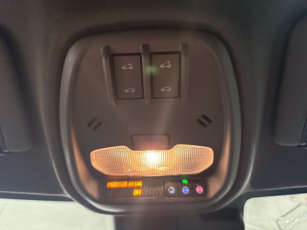 Used 2025 Chevrolet Trax RS w/ Sunroof Package FWD image 23