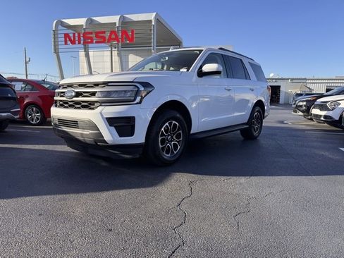 Used 2024 Ford Expedition XLT image 1