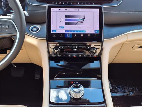 New 2025 Jeep Grand Cherokee Limited image 10