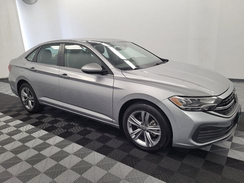 Used 2024 Volkswagen Jetta SE FWD image 11