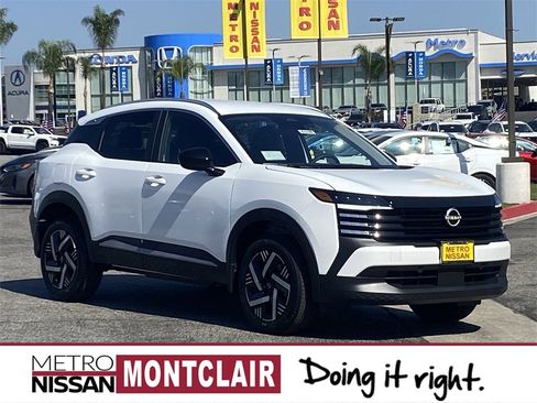 New 2026 Nissan Kicks SV image 1