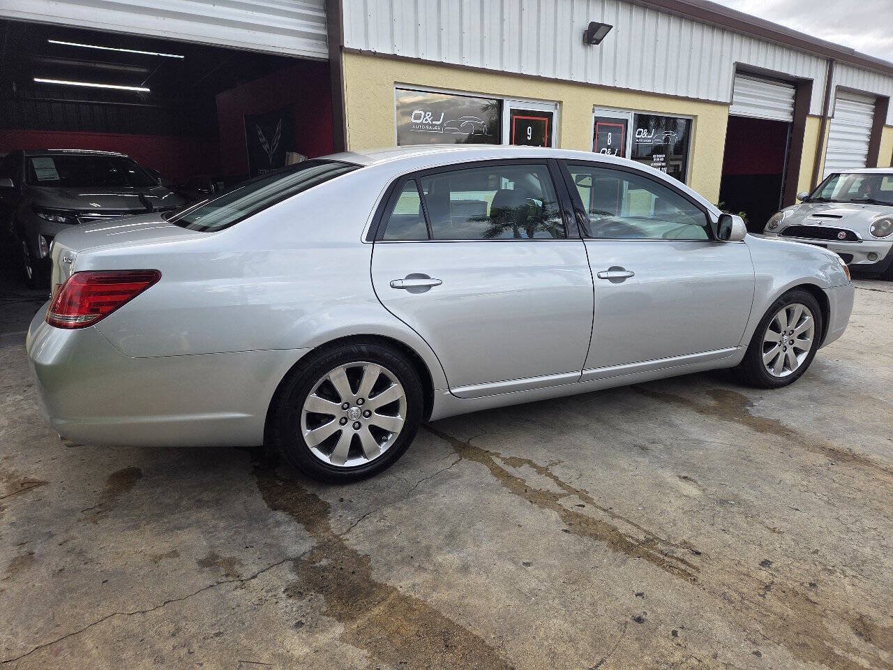 Used 2007 Toyota Avalon XLS FWD image 7