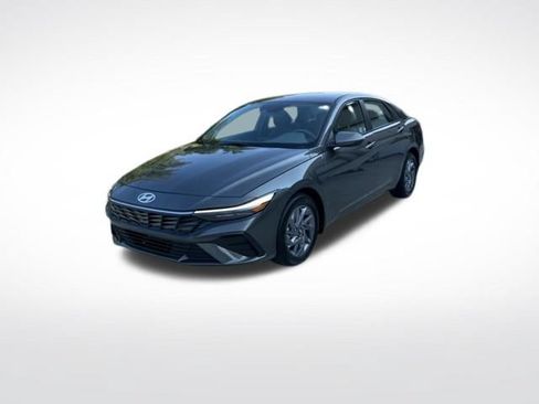 Used 2025 Hyundai Elantra Hybrid FWD image 7