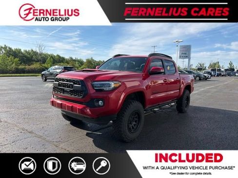 Used 2022 Toyota Tacoma TRD Sport w/ TRD Premium Sport Package AWD/4WD image 3