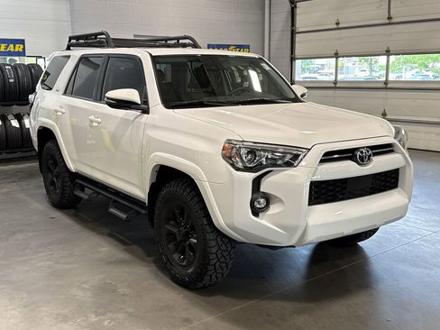 Used 2023 Toyota 4Runner SR5 Premium w/ Moonroof Package AWD/4WD image 3