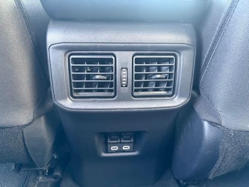Used 2025 Toyota RAV4 XLE FWD image 28