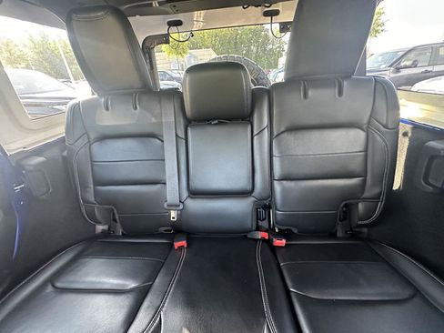 Used 2019 Jeep Wrangler Unlimited Sahara AWD/4WD image 12