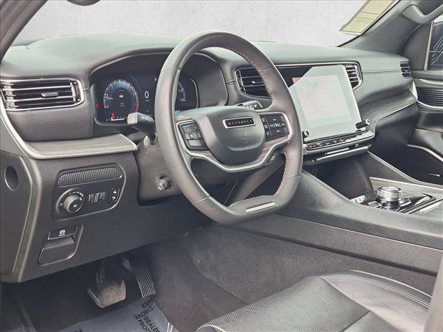 Used 2024 Jeep Wagoneer L Series II w/ Flexible Seating Group AWD/4WD image 10