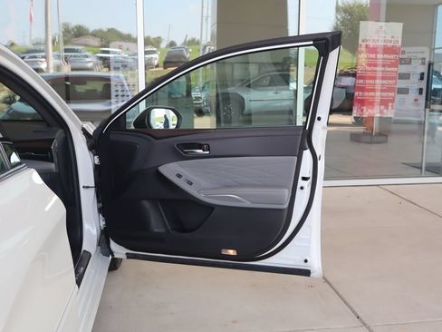 Used 2021 Toyota Avalon Limited w/ Advanced Safety Package FWD image 38