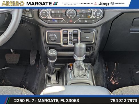 Used 2025 Jeep Wrangler Unlimited Sahara w/ Safety Group AWD/4WD image 19