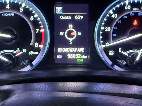 Used 2017 Toyota Highlander XLE AWD/4WD image 19