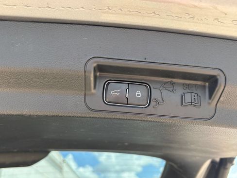 Used 2024 Ford Explorer Limited RWD image 24