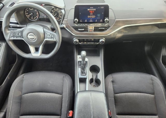 Used 2025 Nissan Altima 2.5 SV FWD image 24